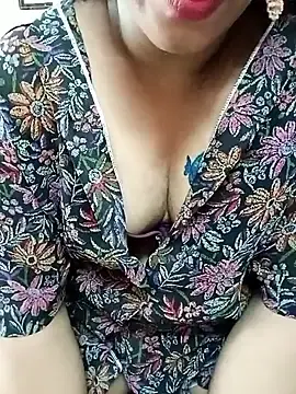 Stripchat Adult Webcam of roopa__