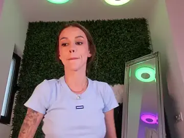 Stripchat Free Porn Cam of realhotfallingdevil