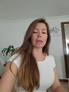 Stripchat Free Porn Cam of karina_warthon