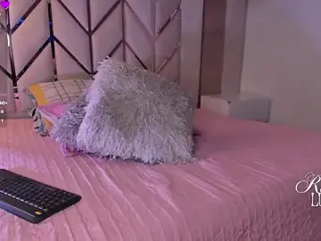 Stripchat Live Sex Cam of Raven_Luxx