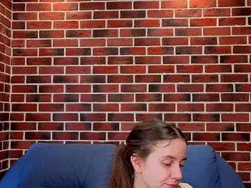 Stripchat Nude Webcam of MyrtaMcclaney