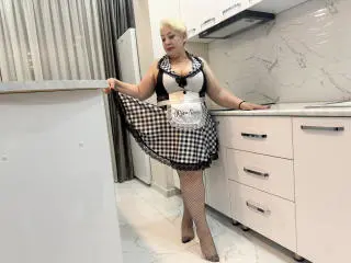 Xlovecam Free Porn Cam of RoxanaGreatAss