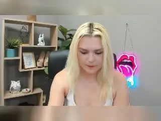 Xlovecam Sex Cam of SweetLilyy