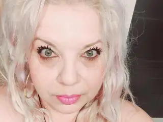 Xlovecam Adult Webcam of SoniaHotMilf