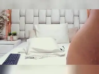 Xlovecam Live Sex Cam of KendraMiler