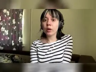 Xlovecam Free Porn Cam of LennieCaronna