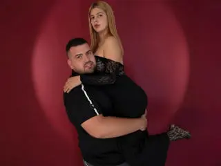 Xlovecam Live Sex Cam of EmelyRoberto