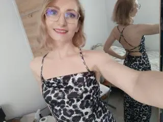 Xlovecam Live Sex Cam of CinamonMoon